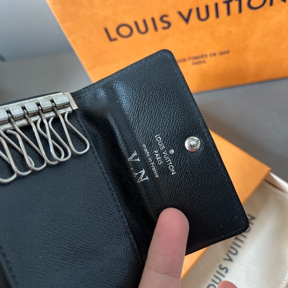 Louis Vuitton Damien graphite 6 key holder. Used - Picture 5 of 9